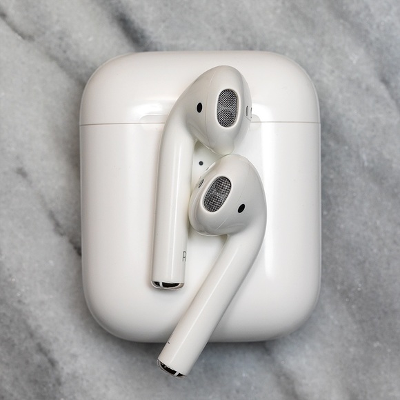 Apple AirPods Gen 2